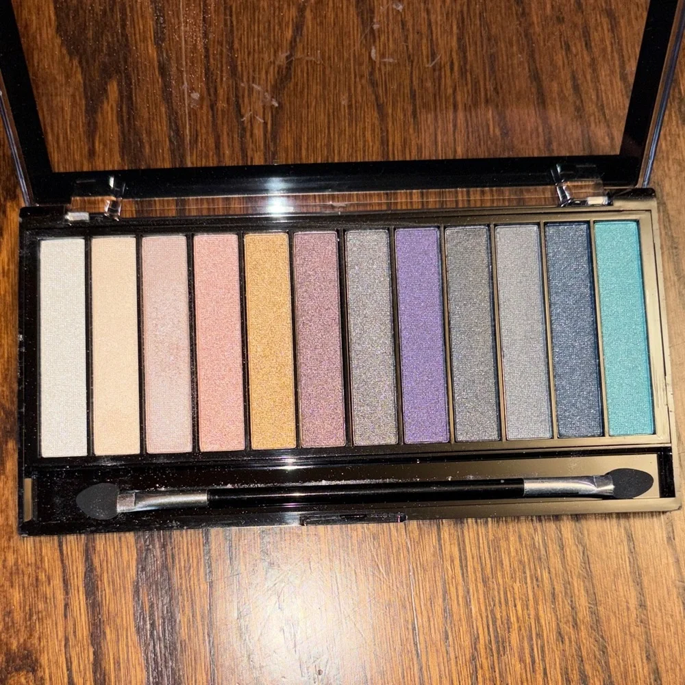 Revolution makeup eyeshadow